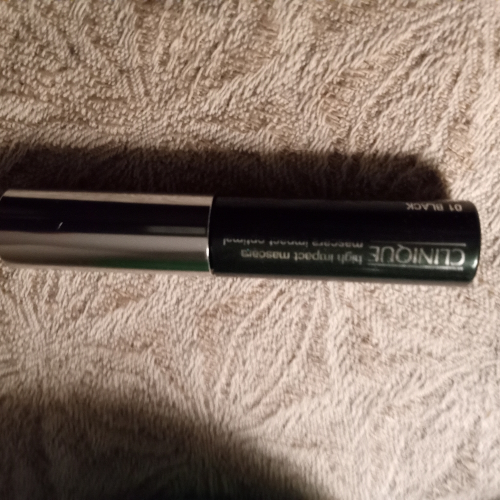 Clinique Volume Mascara - Picture 1 of 3